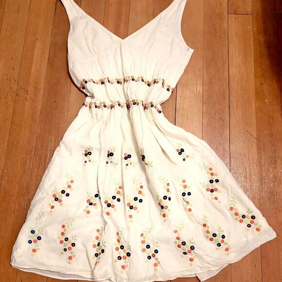 Tocca Ivory with Floral Embroidery Sleeveless Midi Dress (8) - Picture 1 of 4